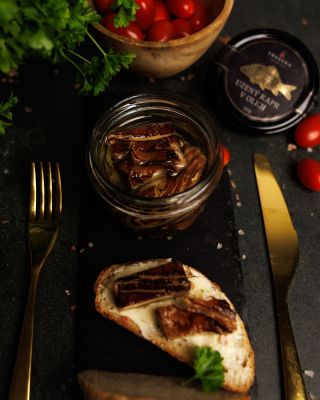 Blíží se Vánoce a k nim patří neodmyslitelně kapr! 🎄A co teprve ten uzený? 😋 Toho najdete v našem vánočním balíčku, který...